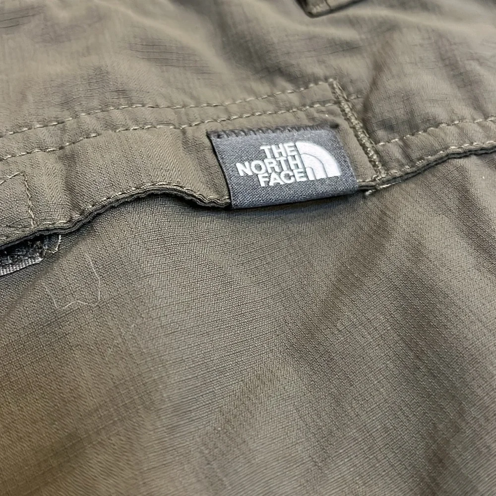 The North Face Green Nylon Shorts Cargo Men Size 38 Y2K